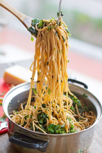 This Garlic Butter Spaghetti With Herbs Recipe Is Going Viral