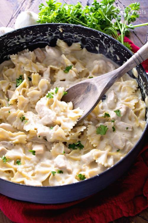 This Quick and Easy One Pot Garlic Chicken Alfredo Recipe Will Make You Feel Like You Are Eating At A Restaurant!