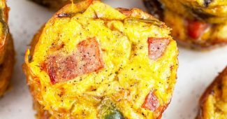 Baked egg muffins with ham, peppers and cheddar