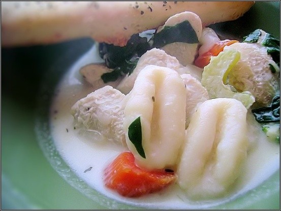 Everybody LOVES This Olive Garden Style Chicken And Gnocchi Soup
