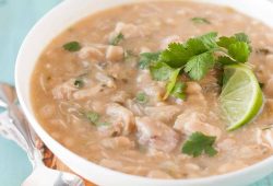 Slow cooker white chicken chili
