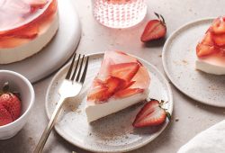 No-bake strawberry jelly cheesecake with a clear strawberry jelly top
