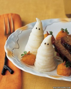 This Is A Must-Have For Any Halloween Dinner-Plate: Halloween Mashed Boo-Tatoes
