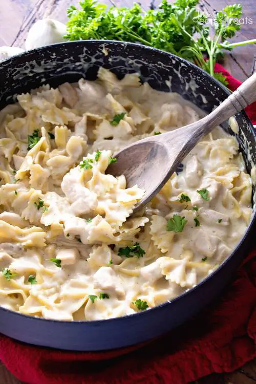 This Quick and Easy One Pot Garlic Chicken Alfredo Recipe Will Make You Feel Like You Are Eating At A Restaurant!