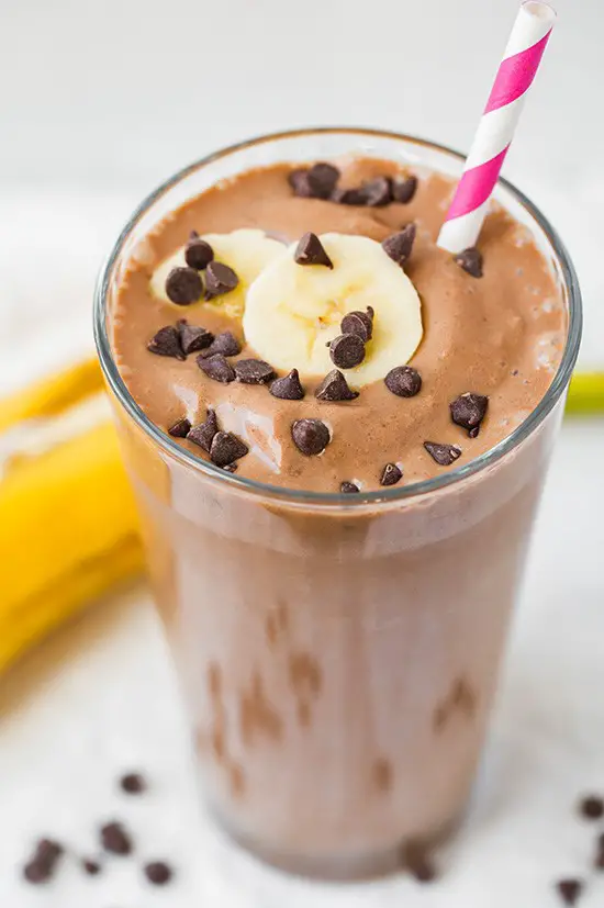 You\'ll Be Surprised How Filling This Chocolate Peanut Butter Banana Breakfast Shake! 