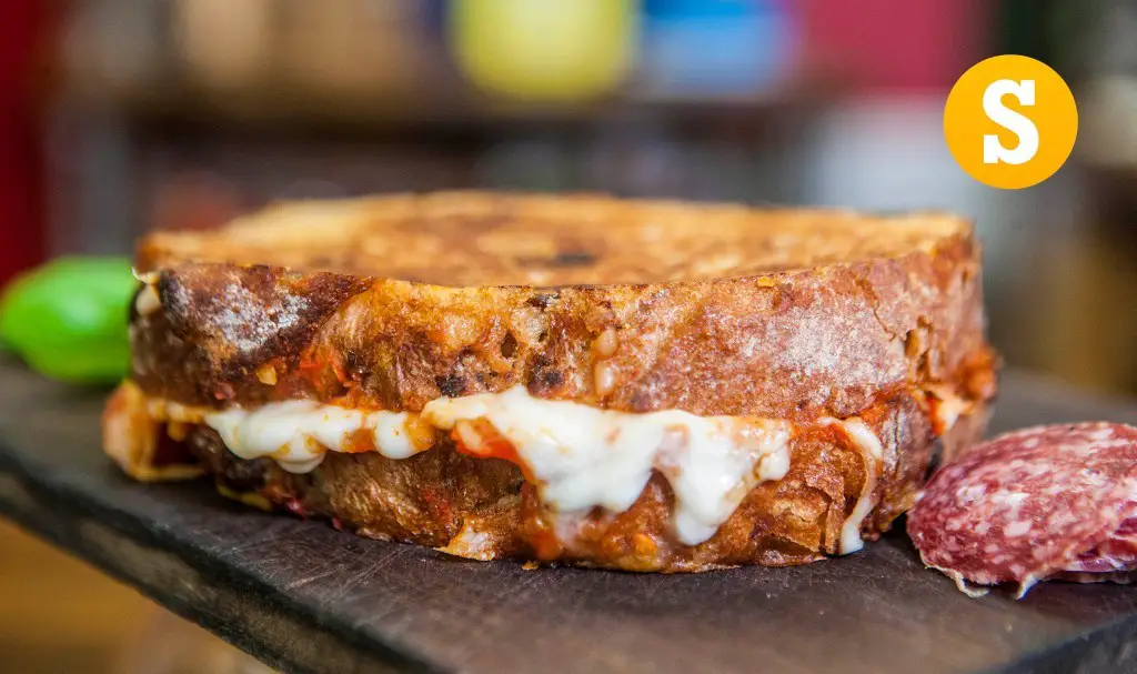 All The Flavors Of Pizza In A Super Easy To Make Grilled Cheese Sandwich