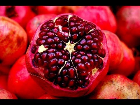 Fabulous Way To Get The Seeds Out Of A Pomegranate In 10 Seconds Or Less (No Water In A Bowl)