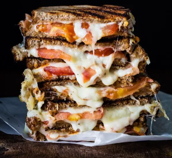 Easy, Delicious And Super Fast To Make: Grilled Cheese Tomato Sandwich