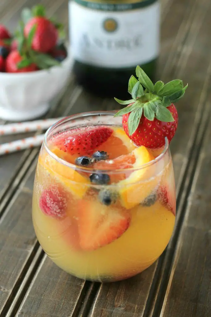 Fruity And Refreshing White Wine Sangria