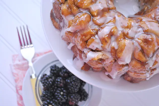 Wonderful And Easy Cinnabon Monkey Bread