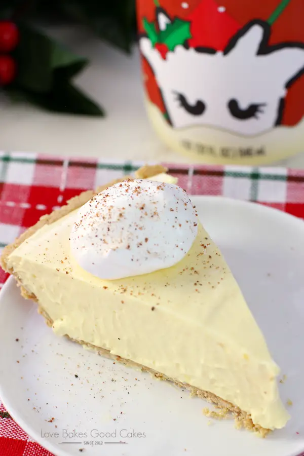 Your Holiday Won\'t Be Complete Without This No-Bake Eggnog Pie!