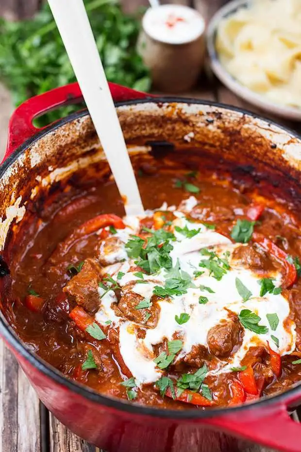 Deliciously Tasty Slow-Cooker Beef Goulash: American Comfort Food