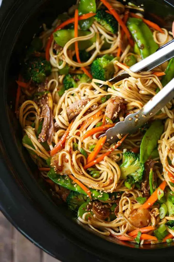 Easy Slow Cooker Lo Mein Noodles