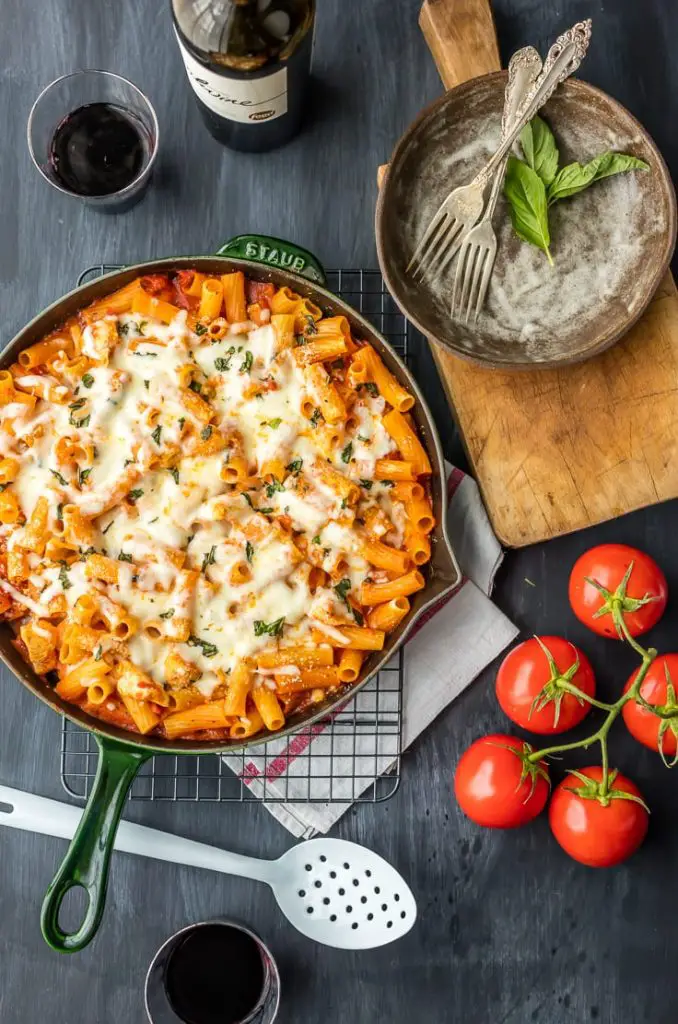 These 30 Minute Chicken Recipes Are Great Dinner Ideas For Tonight-One Pan Chicken Parmesan Pasta Skillet