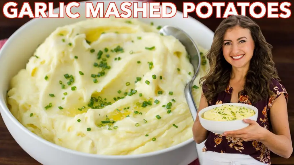 Best Recipe For Garlic Mashed Potatoes With Sour Cream- A Thanksgiving Must-Have